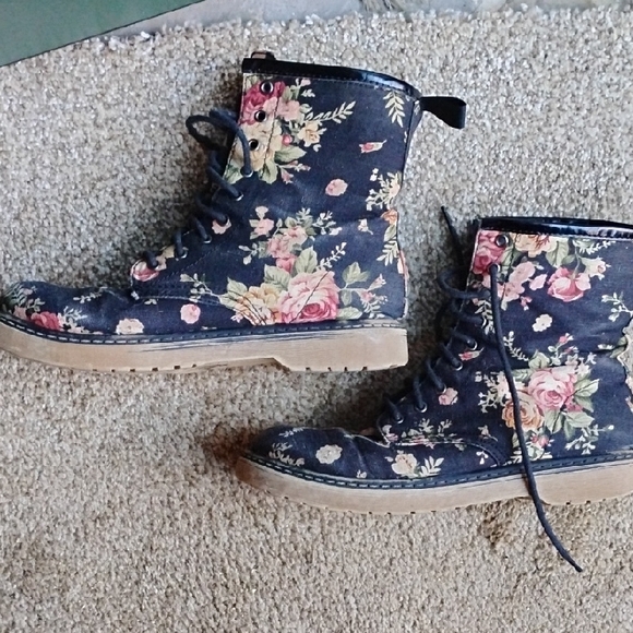 Wild Diva Fabric Floral Pattern Combat Style Boots - Picture 2 of 8